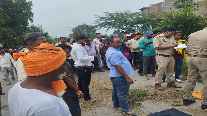 रायबरेली: बेकाबू ट्रक ने बाइक सवार को रौंदा, मौत