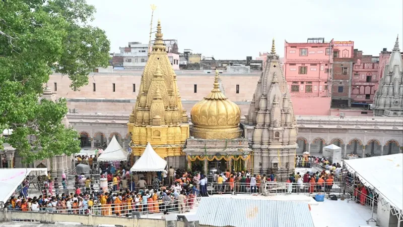 वाराणसी: सावन माह में अब तक 88 लाख शिव भक्तों ने किया काशी विश्वनाथ मंदिर में दर्शन पूजन