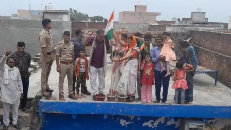 सीमा हैदर ने लगाए पाकिस्तान मुर्दाबाद, सचिन संग घर पर फहराया तिरंगा, वीडियो वायरल