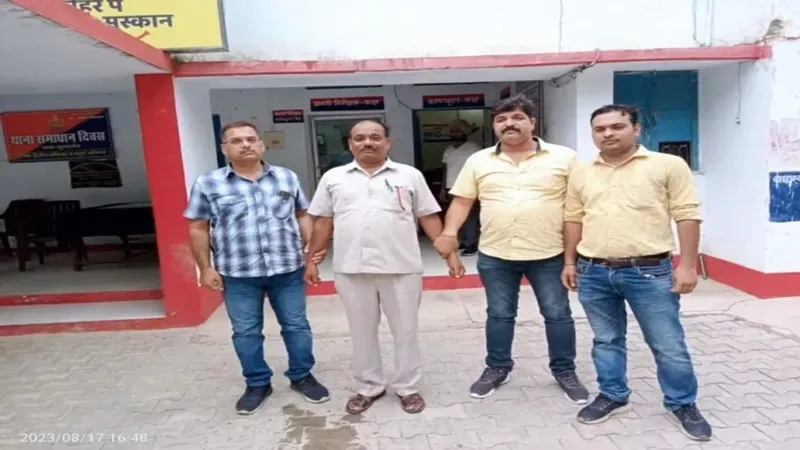 अयोध्या: लेखपाल को 5000 रिश्वत लेते एंटी करप्शन टीम ने दबोचा