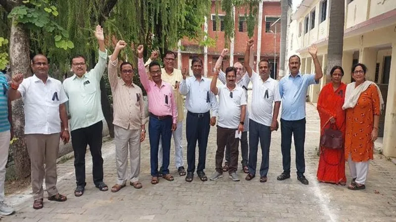 बायोमेट्रिक अटेंडेंस की विषमता निजीकरण को बढ़ावा : प्रो. पीके