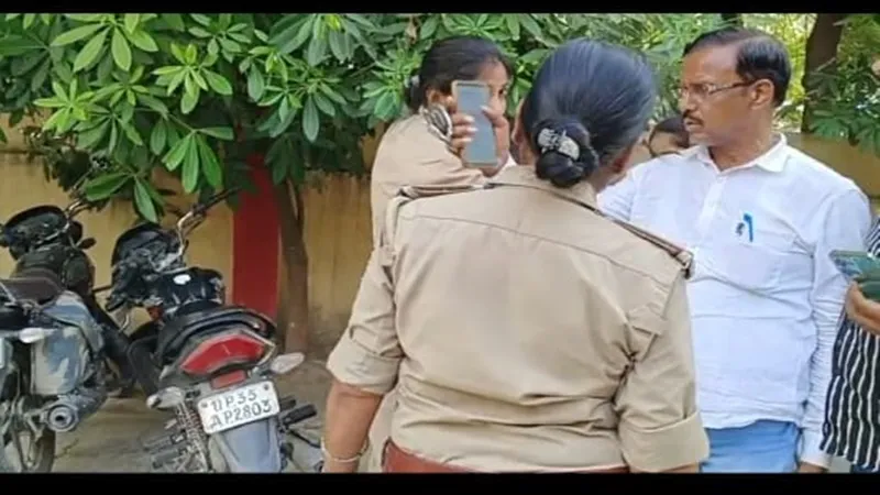 उन्नाव: महिला ने कोतवाली के बाहर किया आत्मदाह का प्रयास, जानें वजह