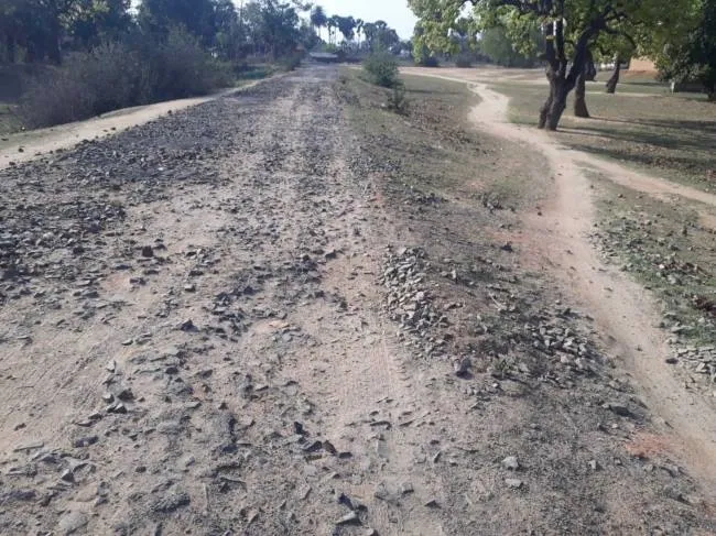 बरेली: 50 राइस मिलर सशंकित...सितंबर में जर्जर सड़क से कैसे निकालेंगे ट्रक