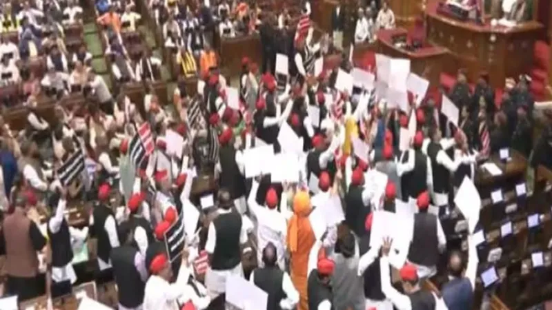 UP Assembly Monsoon Session: सपा सदस्यों ने विधानसभा से किया बहिर्गमन