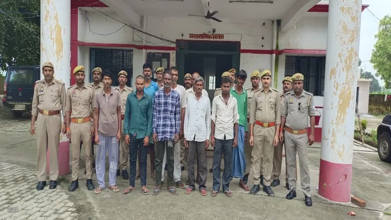 बहराइच: नौ वारंटियों को पुलिस ने गिरफ्तार कर भेजा जेल