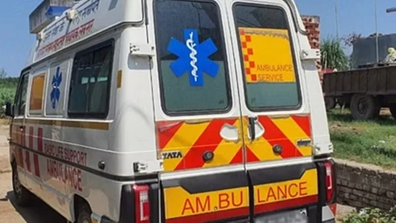 रायबरेली: एंबुलेंस चालक तथा आशा बहू को बचाने में लगाया जोर