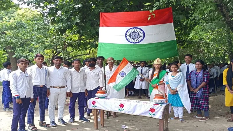 अमेठी: मेरी माटी मेरा देश के तहत छात्र-छात्राओं ने निकाली प्रभात फेरी