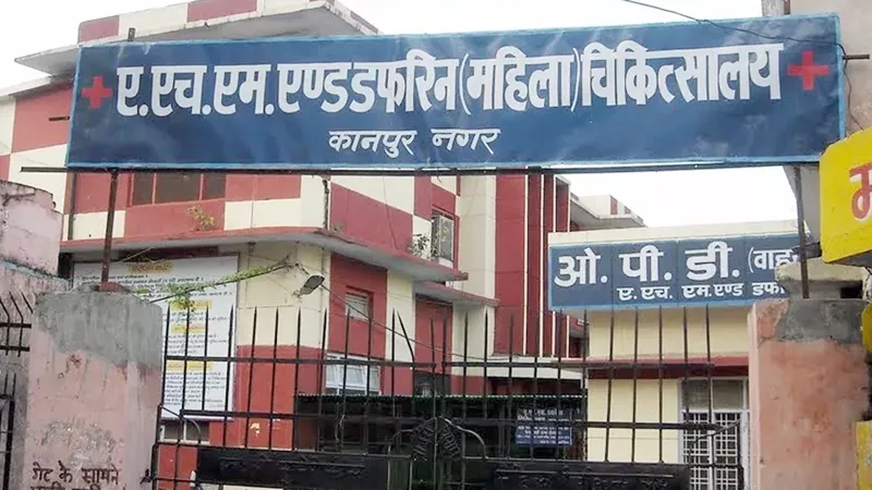 लखनऊ: गर्भवती को गोद में लेकर भटकता रहा पति, जांच के आदेश