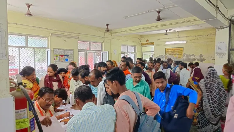 हरदोई: बारिश के बाद बढ़े सर्दी, जुकाम और बुखार के मरीज, ओपीडी बड़ी मरीजों की संख्या