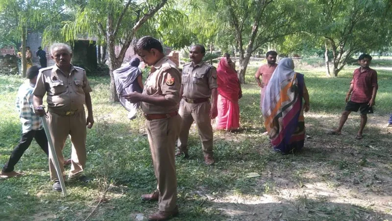 प्रतापगढ़: कलयुगी मां ने फेंका सात माह का गर्भस्थ शिशु, कुत्तों ने नोंचा