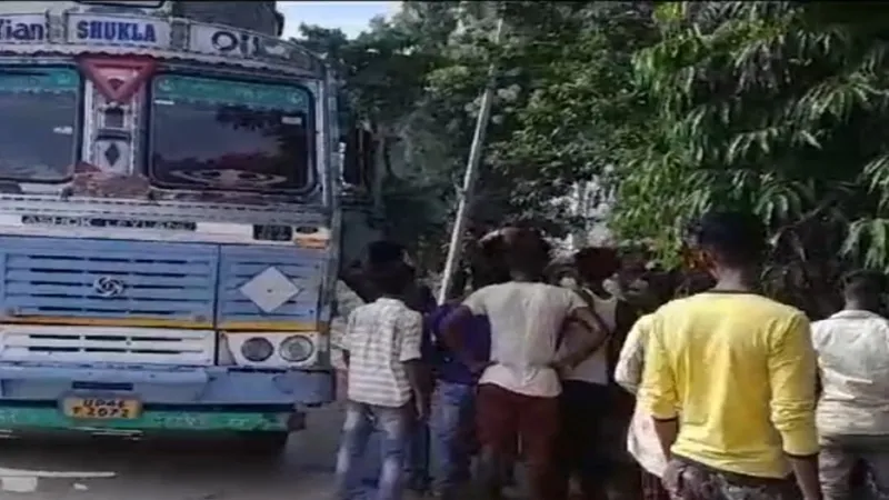बहराइच: टैंकर की टक्कर से बाइक सवार चाचा-भतीजे की मौत, परिजनों में कोहराम