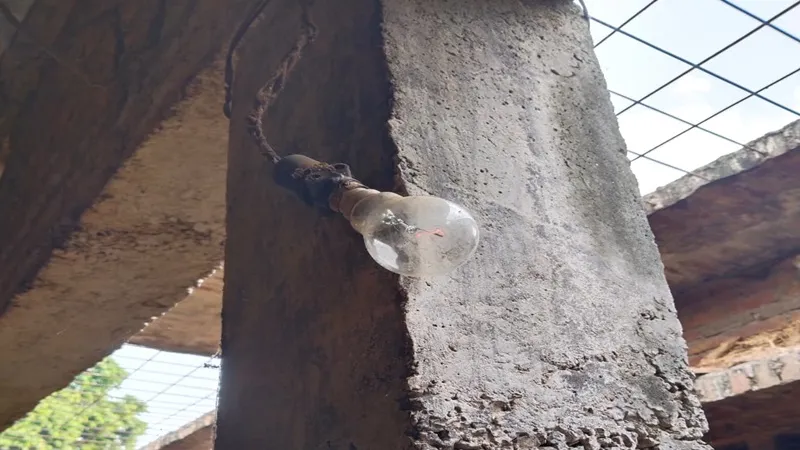 बहराइच: लो वोल्टेज बिजली से उपभोक्ता परेशान, अधिकारी नहीं उठा रहे फोन