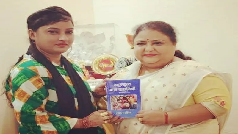 बहराइच: शिक्षिका ने विधायक और सांसद को दिया स्वरचित पुस्तक, हो रही सराहना