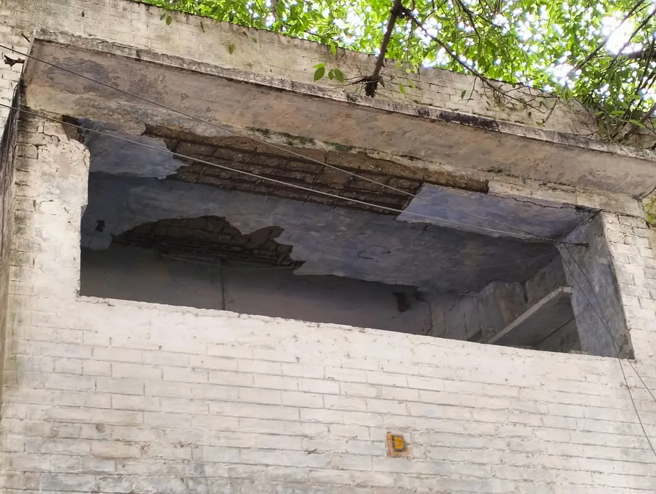बरेली: नार्थ रेलवे कॉलोनी में डर के बीच जिंदगी