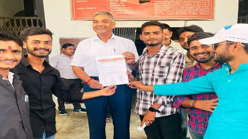 अयोध्या: साकेत महाविद्यालय में फीस बढ़ोत्तरी के खिलाफ विद्यार्थी परिषद ने सौंपा ज्ञापन
