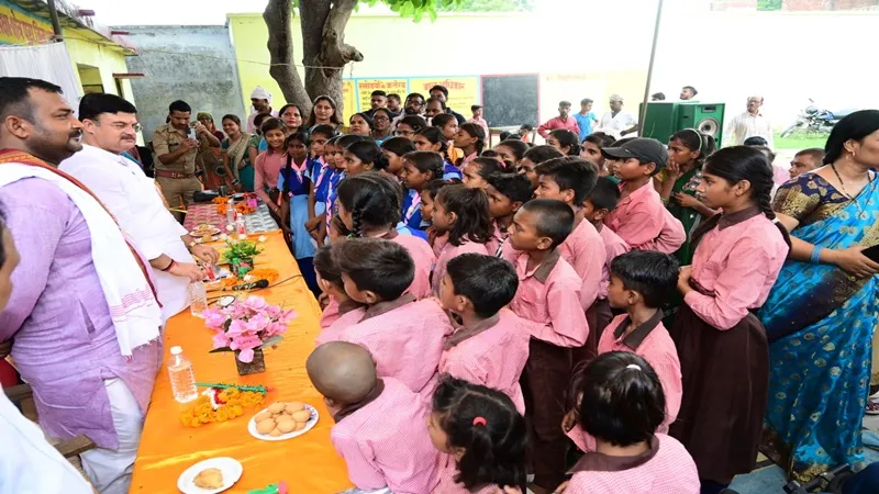 अयोध्या: महापौर ने कम्पोजिट विद्यालय में किया स्मार्ट क्लास का शुभारंभ 