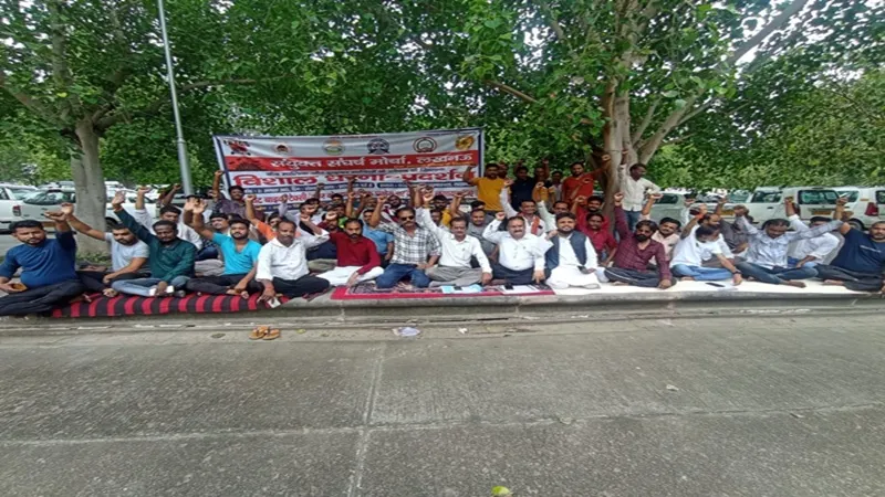 परिवहन विभाग की गलत नीति से कैब चालकों का शोषण: आरके पांडेय