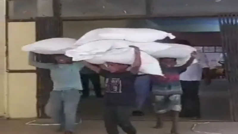 हरदोई: एक मुट्ठी लाई की लालच में बच्चों से कराई मजदूरी!