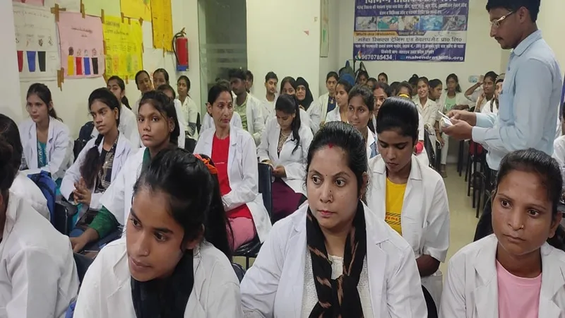 बहराइच: 150 छात्राओं को मिला जीडीए नर्सिंग प्रमाण पत्र, बोले डॉक्टर गयास- डिग्री का बेहतर उपयोग करें छात्राएं