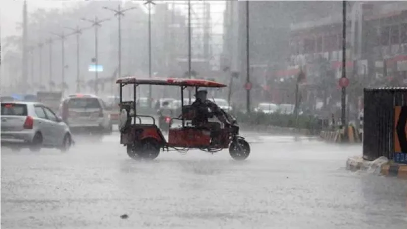 UP Weather: यूपी में मानसून ने पकड़ी रफ्तार, झमाझम बारिश से पारा धड़ाम