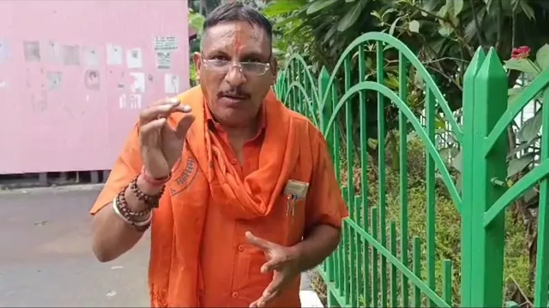 लखनऊ: अजीज कुरैशी के बयान पर भड़की हिंदू महासभा, पूर्व राज्यपाल को पाकिस्तान जानें की दे डाली सलाह