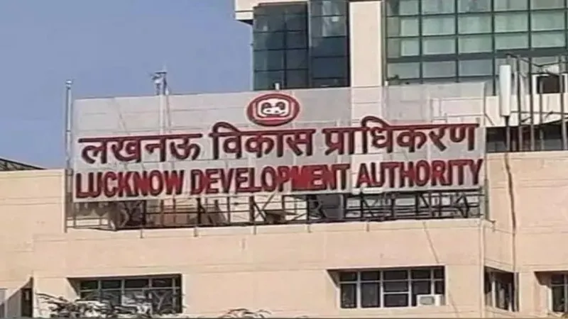 लखनऊ: प्राग नारायण रोड पर निर्माणाधीन भवन को एलडीए ने किया सील, जानें वजह