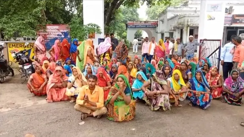 रायबरेली: मां- बेटी की मौत पर परिजनों ने एसपी ऑफिस का किया घेराव, जानें मामला