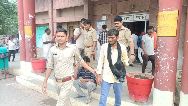 बहराइच : दोबारा चोरी करने आए युवक को स्टॉफ ने दबोचा, पुलिस को सौंपा