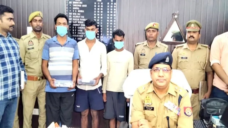 Sitapur News : ठगी करने वाले गिरोह का पर्दाफाश, तीन शातिर गिरफ्तार
