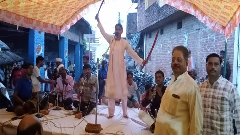 बाराबंकी : शीलू सिंह राजपूत ने आल्हा गायन से भरा ग्रामीणों में जोश