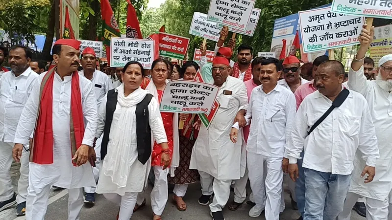 बहराइच : जिला अस्पताल निर्माण और ट्रामा सेंटर को लेकर सपा ने किया प्रदर्शन, राष्ट्रपति को भेजा ज्ञापन