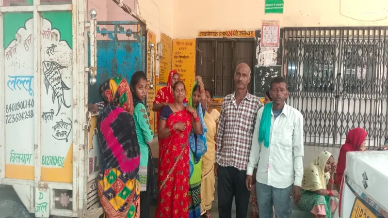 हरदोई : नीलगाय से टकराई बाइक, युवक की मौत - दो घायल