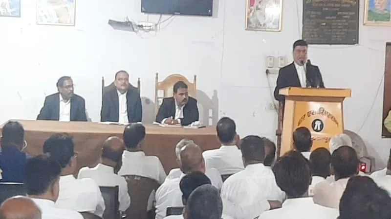 सुल्तानपुर अधिवक्ता हत्याकांड : मामले में वकीलों ने बनाई रणनीति, न्यायिक कामकाज ठप  