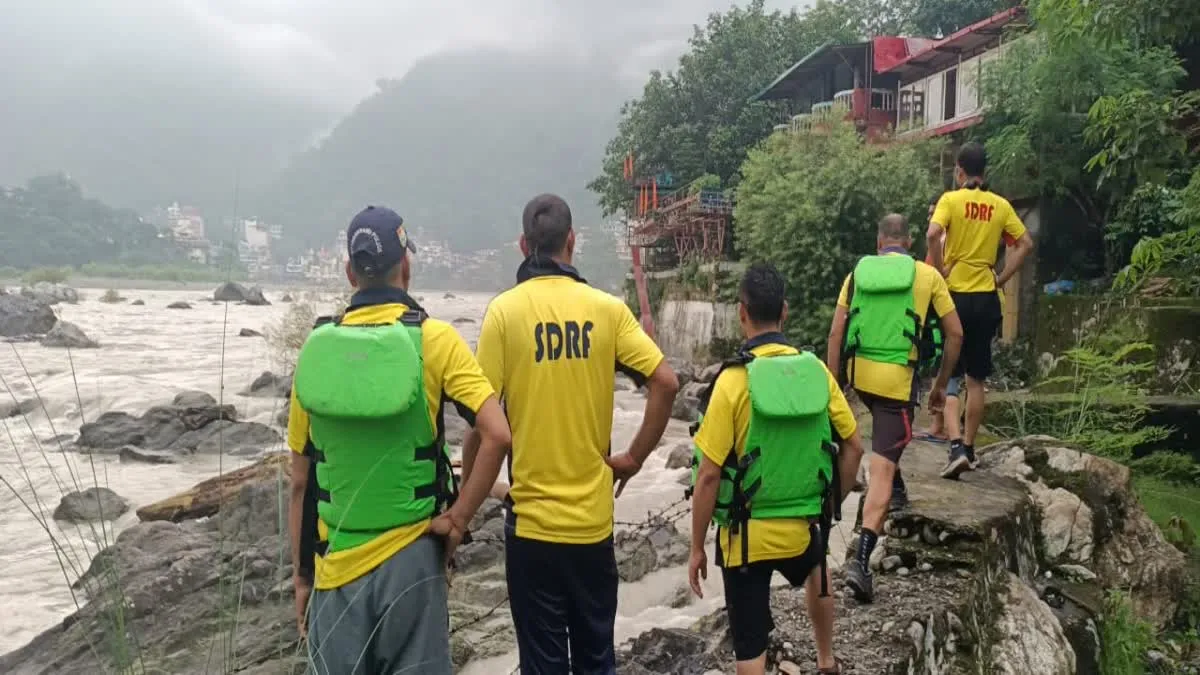 ऋषिकेश के मस्तराम घाट पर नहाने गई महिला बही, SDRF का सर्च ऑपरेशन जारी