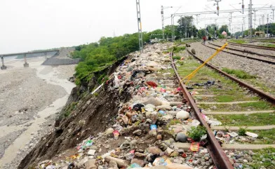 हल्द्वानी: ‘अतिक्रमण’ में शिफ्ट होंगी हल्द्वानी रेलवे स्टेशन की पटरियां 