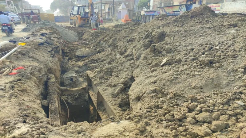 नया संकट : अयोध्या में पाइप लाइन की मरम्मत से निर्माण एजेंसी ने किया किनारा 
