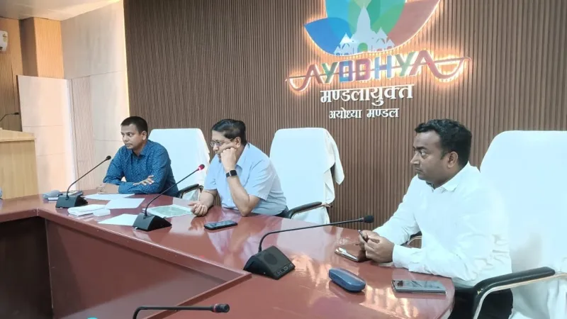 अयोध्या : कैटमरैन और जेटी बोट से निहार सकेंगे घाटों की सुंदरता