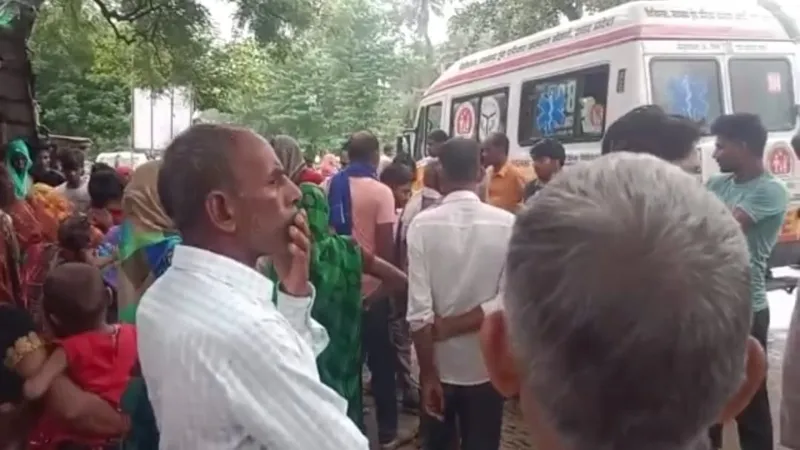 Sitapur Accident : अनियंत्रित होकर पलटी तेज रफ्तार बाइक, युवक की मौत