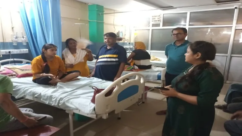 बहराइच में आधा दर्जन छात्राओं पर छात्रों ने फेंका स्प्रे, दो रेफर