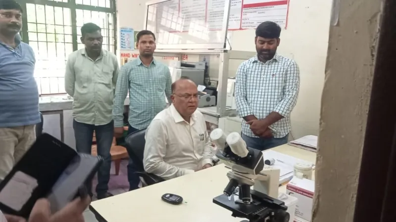 अयोध्या : सीएमओ ने सीएचसी का किया निरीक्षण, गंदगी पर जताई नाराजगी