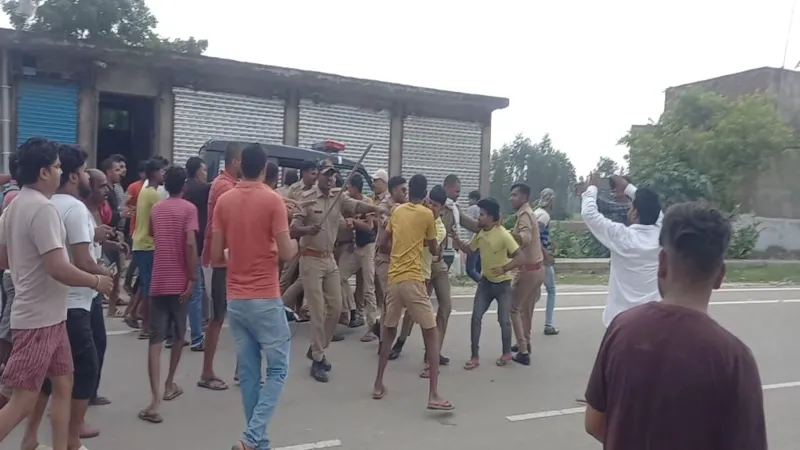 सुल्तानपुर के सेमरी में गोवंशों के कटे सिर मिलने से मचा हड़कंप, पुलिस छावनी में बदला कस्बा  