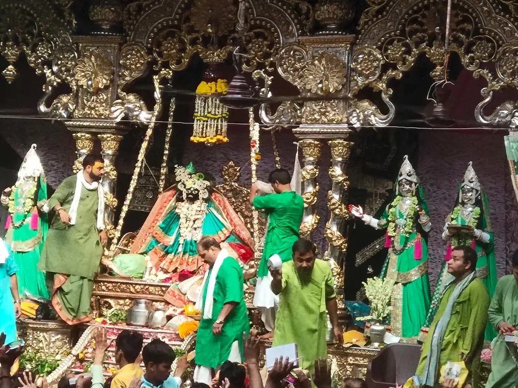 मथुरा: हरियाली तीज पर वृन्दावन एवं बरसाना में श्रद्धालुओं के लिए व्यापक इंतजाम 