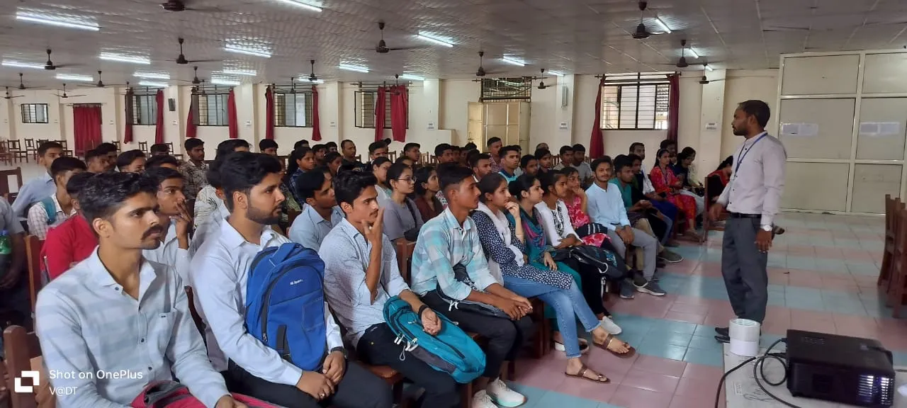 बरेली: ओरिएंटेशन कार्यशाला में छात्रों से साझा किए अनुभव