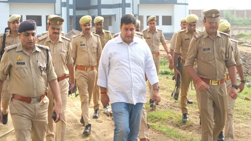 कानून व्यवस्था में खलल बर्दाश्त नहीं, मीडिया करे सहयोग : SP चक्रेश मिश्र