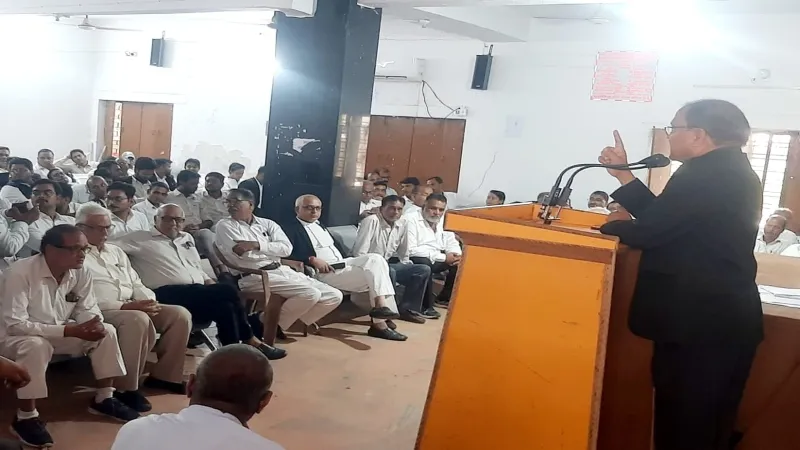सुल्तानपुर अधिवक्ता हत्याकांड : हंगामेदार बैठक में मुख्य आरोपी को गिरफ्तार करने की मांग