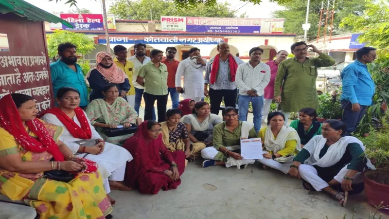 अयोध्या : महंत राजूदास के बयान को लेकर भड़की सपा महिला सभा, दी तहरीर 