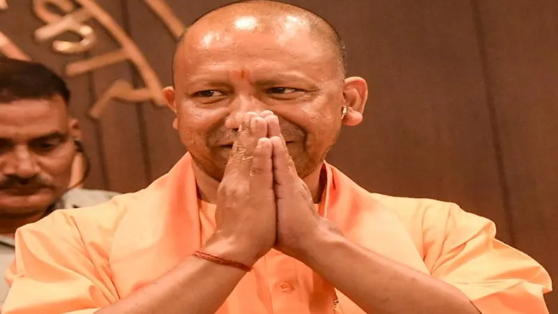 LPG सिलेंडर के दामों में कमी पर CM योगी ने PM मोदी का जताया आभार, लिखा Tweet 