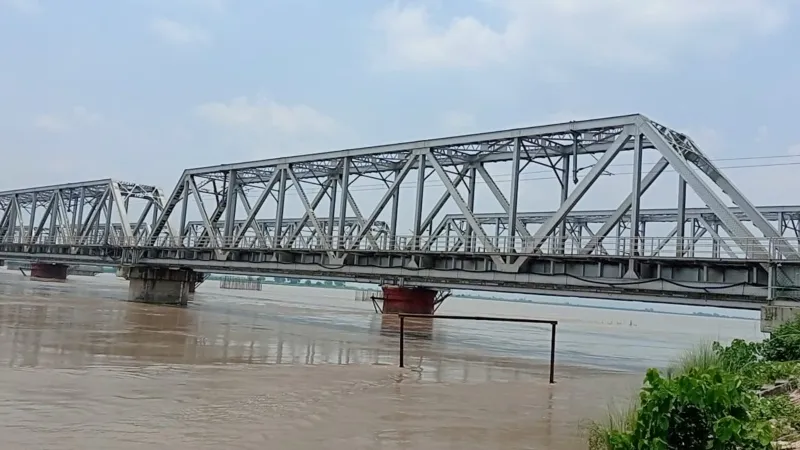बहराइच में खतरे के निशान से 7 सेंटीमीटर ऊपर पहुंची घाघरा नदी