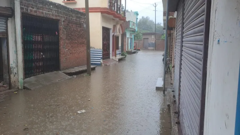हरदोई : एक घंटे की मूसलाधार बारिश से पानी-पानी हुआ शाहाबाद  