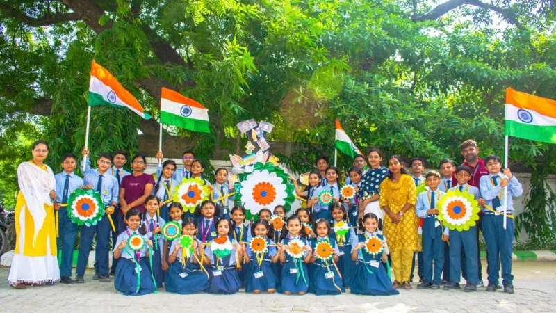 प्रतापगढ़ : तिरंगा राखी से छात्राओं ने दिया राष्ट्र चेतना का सन्देश